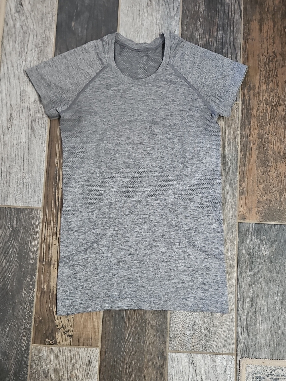 Lululemon Swiftly Heather Gray Short Sleeve Size 6